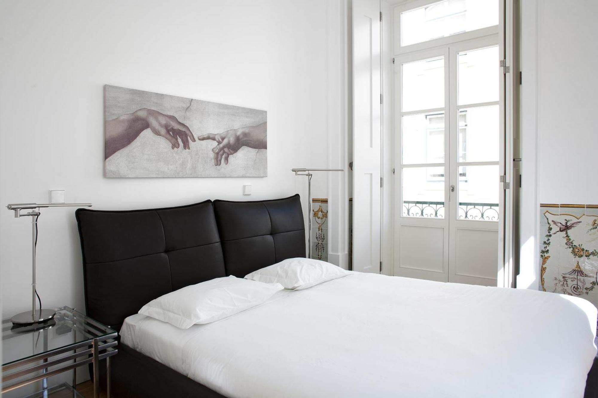 Deluxe One-Bedroom Apartment