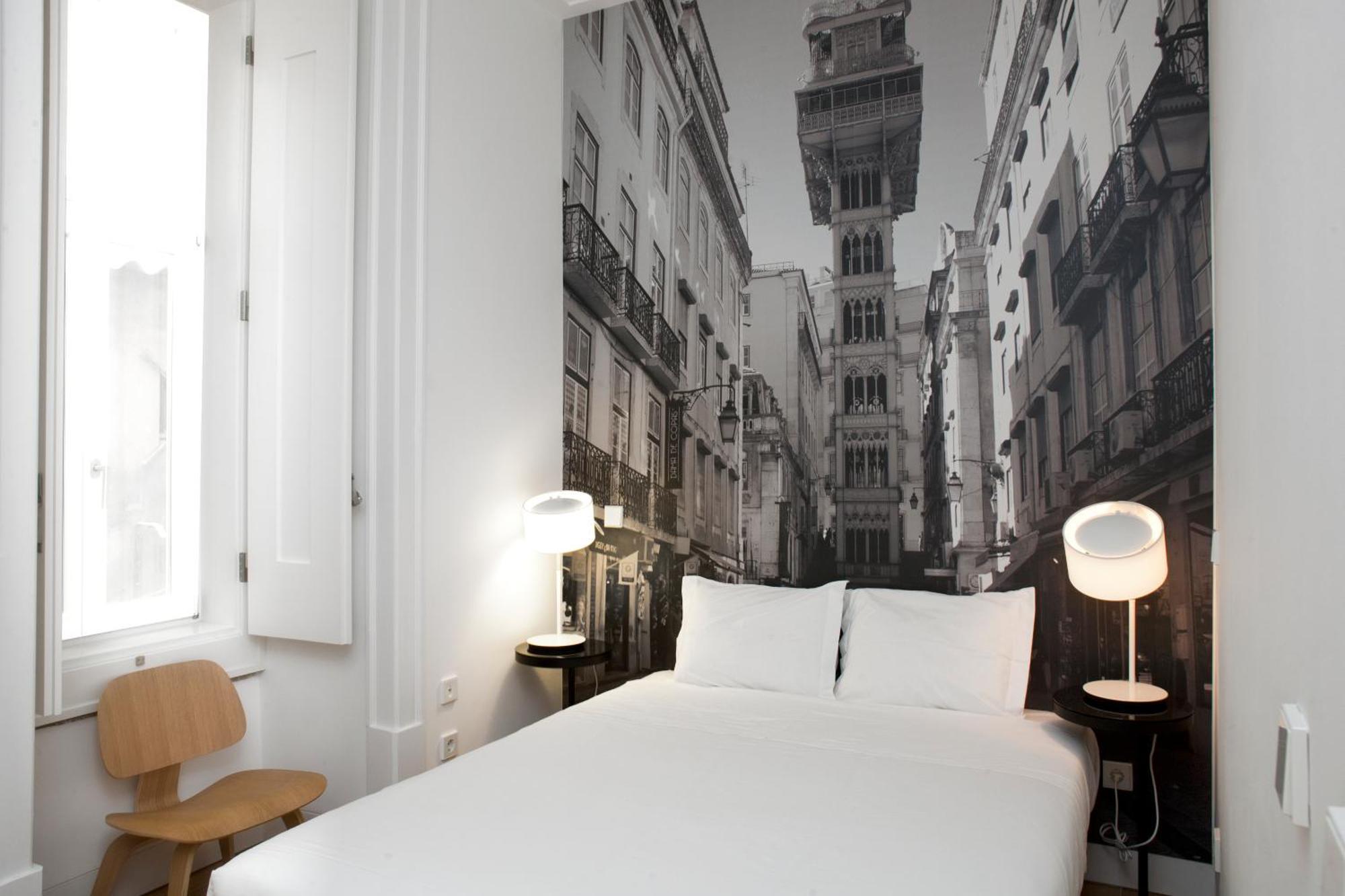 Deluxe One-Bedroom Apartment